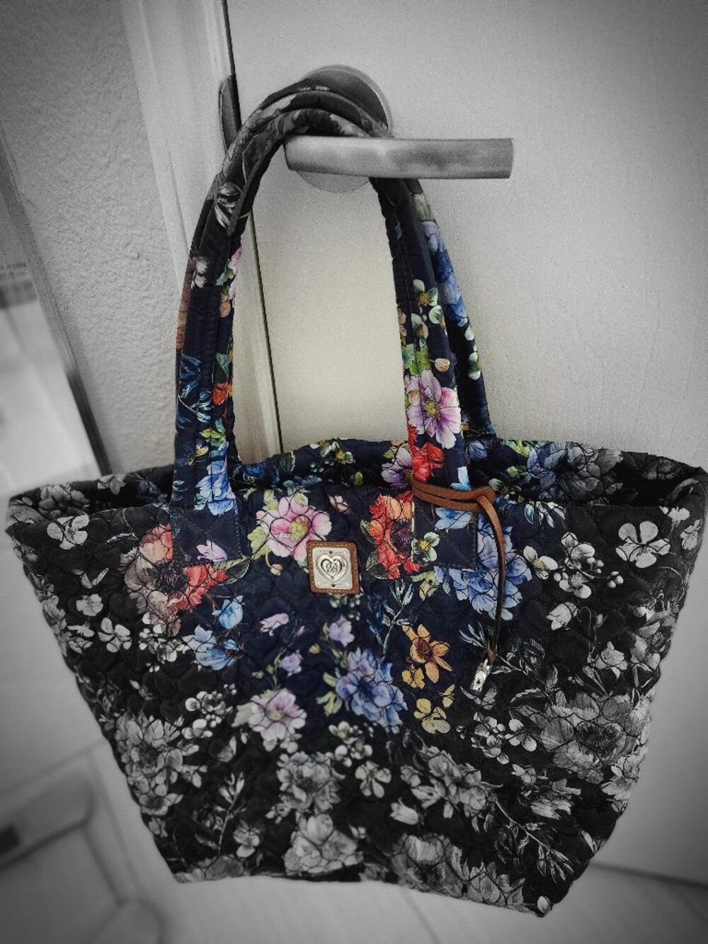 Brighton Weekender/ Carry on bag zip close - EUC